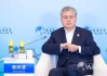 郭树清建议：通过五六年时间，推动城乡居民养老金逐步追平到城镇职工的低线水平
