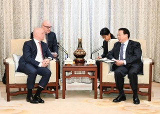 中国发展高层论坛2025年年会召开之际，龚正在京会见这些跨国公司高管