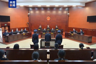 被控非法收受财物613万余元，南方电网原纪检监察组组长龙飞受贿案一审开庭
