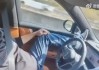 男子高速躺着开车，口喊“遥遥领先” 网友称余承东误人子弟