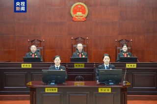 被控非法收受财物613万余元，南方电网原纪检监察组组长龙飞受贿案一审开庭