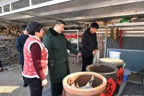 习近平在辽宁葫芦岛市看望慰问受灾群众