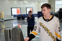 全球首次！北京地铁支持“五大卡”拍卡过闸