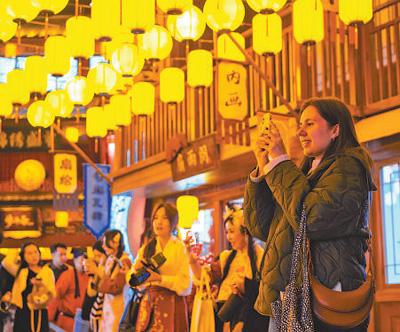 体验“中国年”！春节假期外国人来华旅游升温  第1张