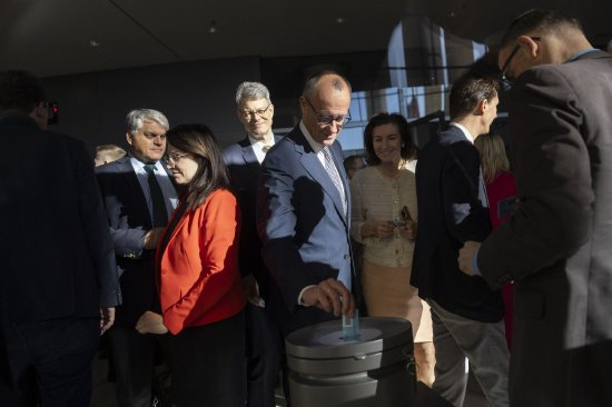 德国划时代的财政支出法案获得联邦议院通过 将送交参议院于周五表决  第1张