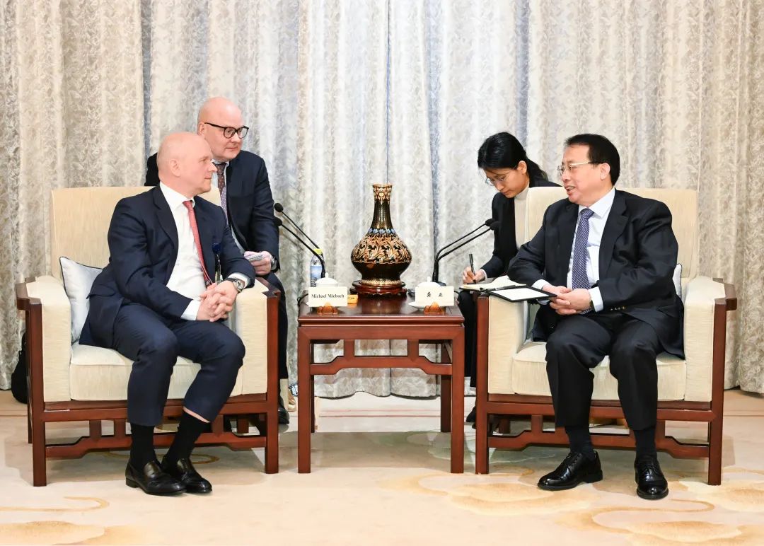 中国发展高层论坛2025年年会召开之际，龚正在京会见这些跨国公司高管  第4张