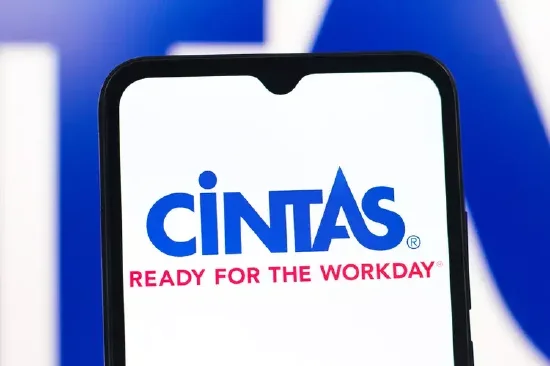 Cintas股价飙升 收购交易提振业绩  第1张