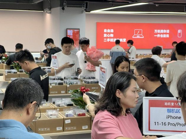爱回收在华强北开了间“二手手机超市” 仓卖一体可在店里直买直卖  第1张