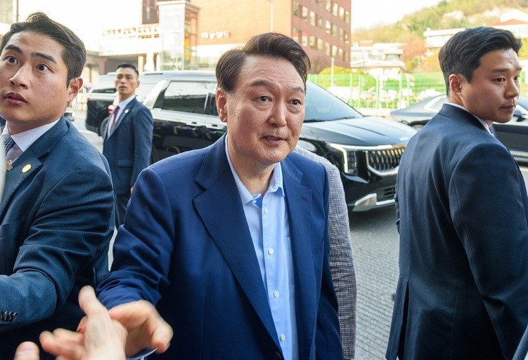 韩媒：尹锡悦首次刑事审判定于14日举行，若罪成可能面临终身监禁或死刑  第1张