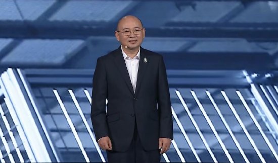 江淮汽车董事长项兴初：组建了超5000人尊界专属团队，目前投入超百亿元  第1张