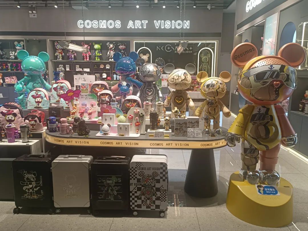 LABUBU拍出108万，52TOYS冲刺港股，潮玩第三极能否突围？  第11张